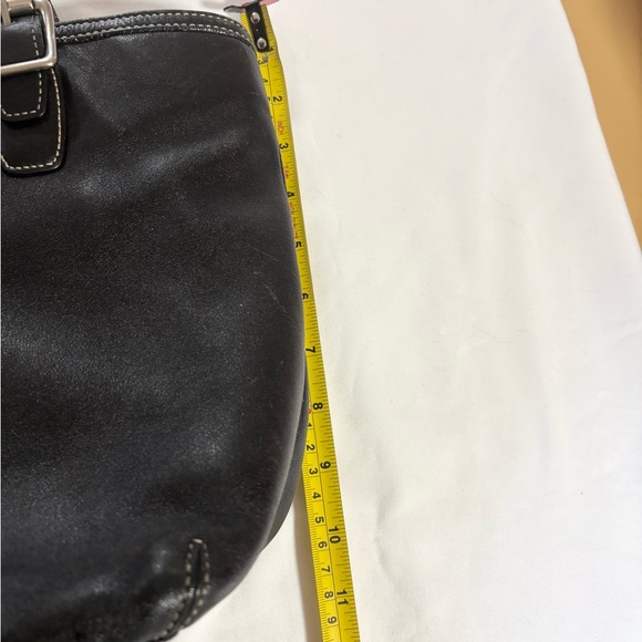 Coach Black Leather Y2K med Tote with Buckle Details - Picture 5 of 9